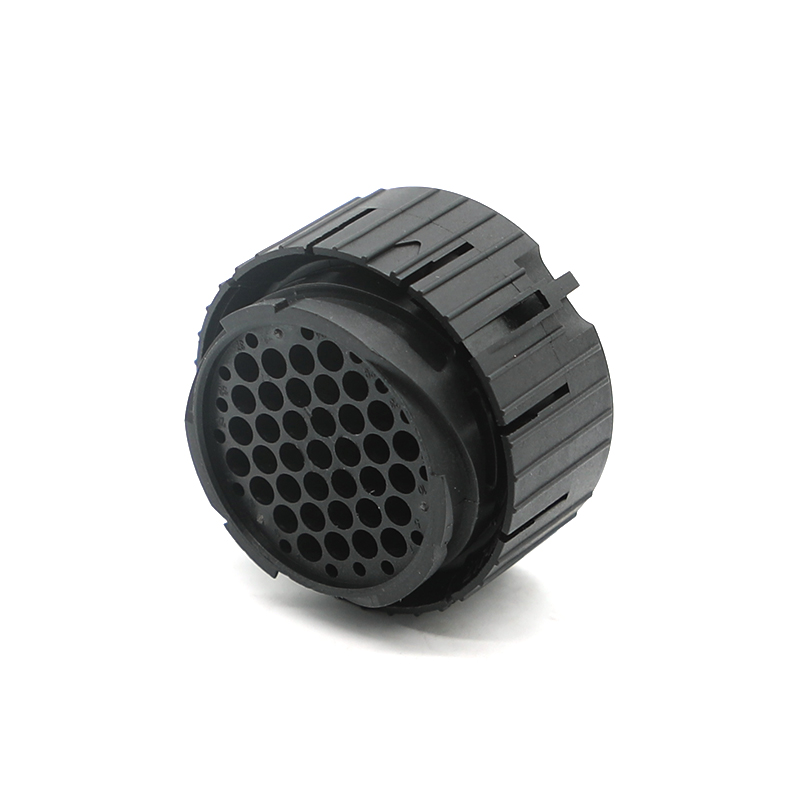 121583-0058 Conector automotriz de 37 vías (masculino)
