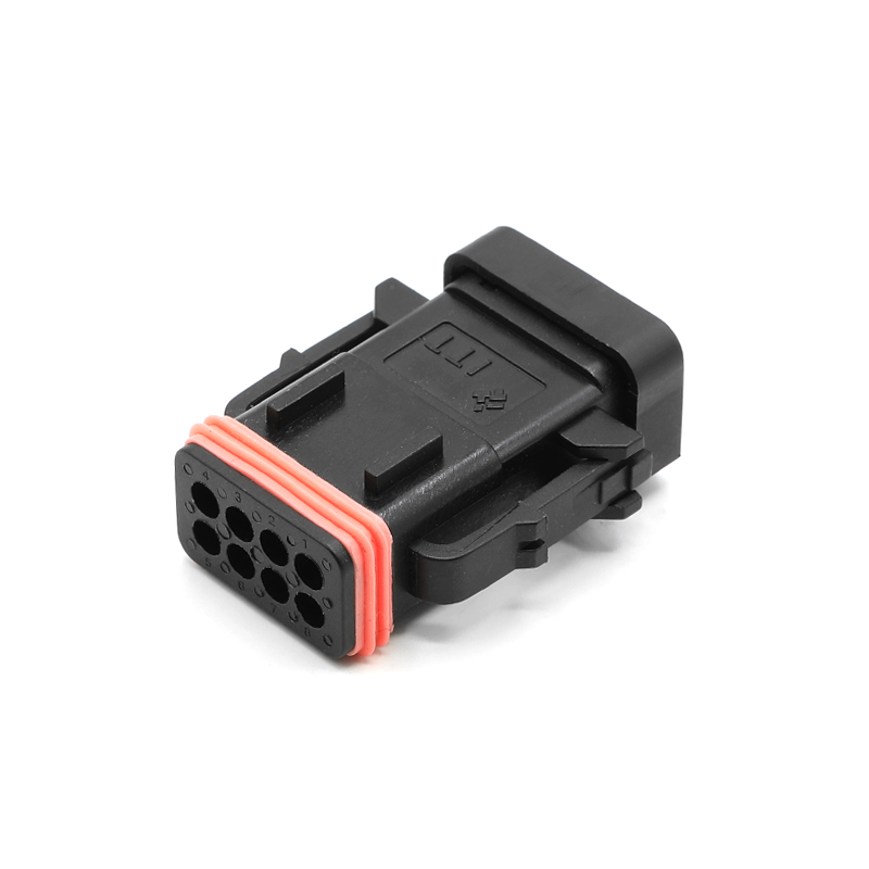 132015-0134 Conector automotriz de 8 vías (masculino)